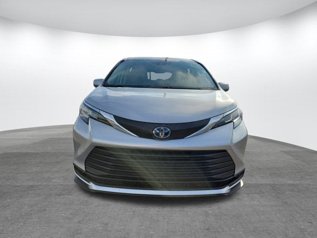 2022 Toyota Sienna LE