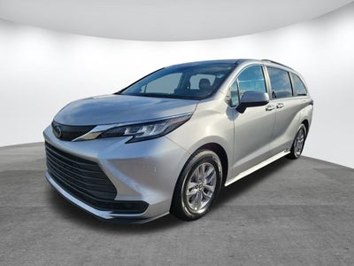 2022 Toyota Sienna LE