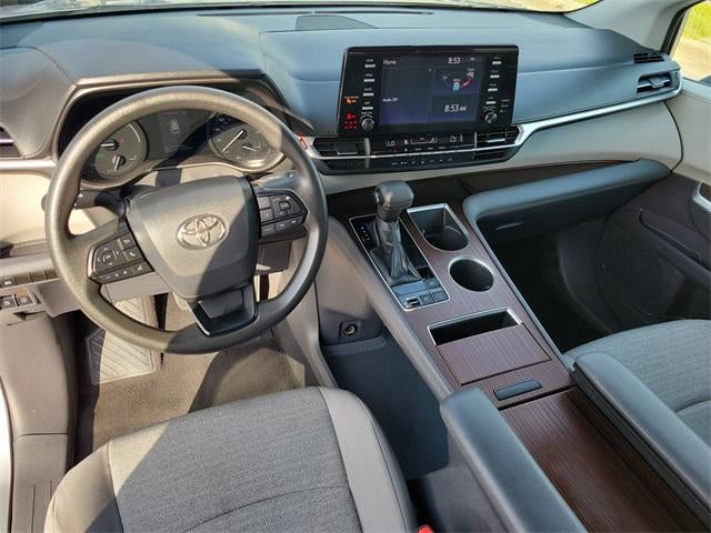 2022 Toyota Sienna LE