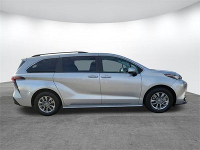 2022 Toyota Sienna LE