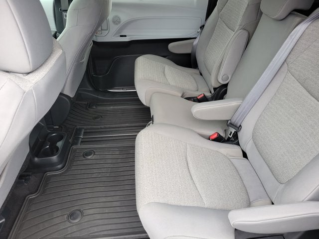 2025 Toyota Sienna LE