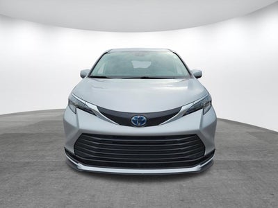 2025 Toyota Sienna LE