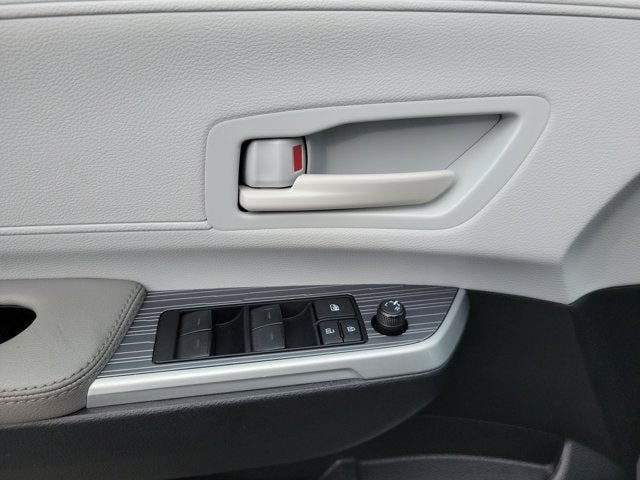2025 Toyota Sienna LE