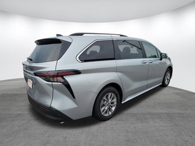 2025 Toyota Sienna LE