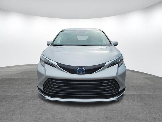 2025 Toyota Sienna LE