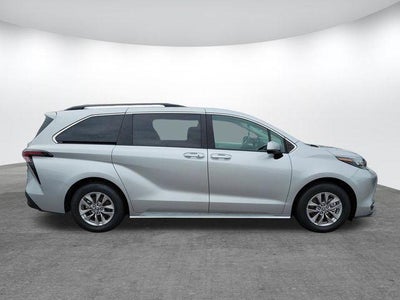 2025 Toyota Sienna LE