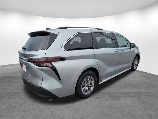 2025 Toyota Sienna LE