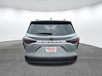 2025 Toyota Sienna LE