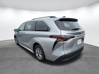 2025 Toyota Sienna LE