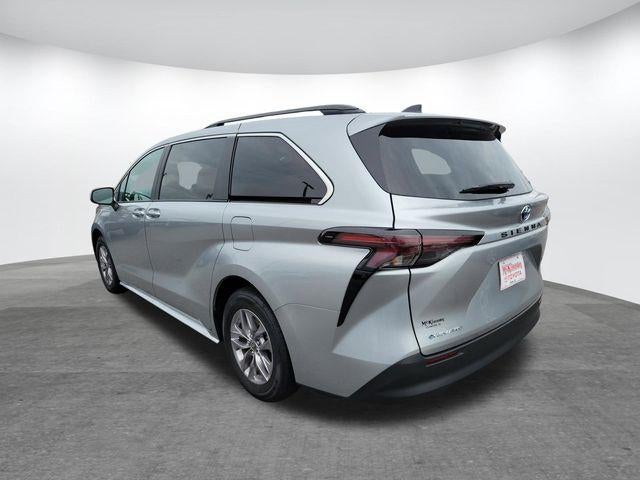 2025 Toyota Sienna LE
