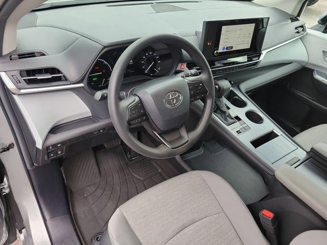 2025 Toyota Sienna LE