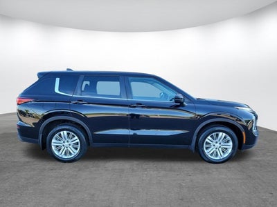 2023 Mitsubishi Outlander ES