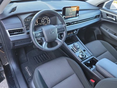 2023 Mitsubishi Outlander ES