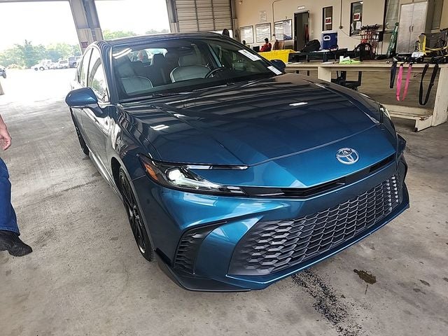2025 Toyota Camry SE Hybrid's photo