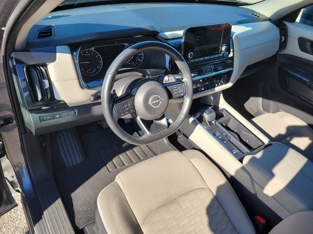 2023 Nissan Pathfinder SV