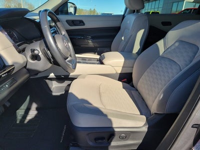 2023 Nissan Pathfinder SV