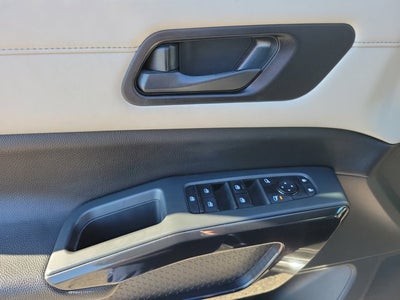 2023 Nissan Pathfinder SV