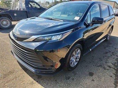 2025 Toyota Sienna LE