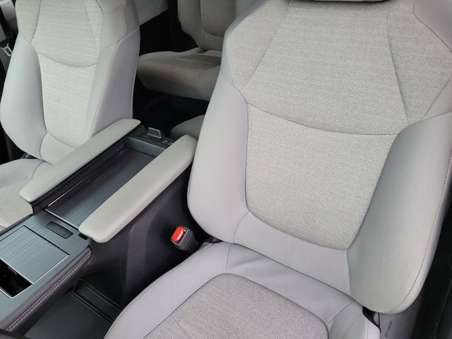 2025 Toyota Sienna LE