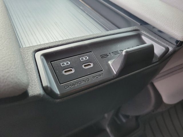 2025 Toyota Sienna LE