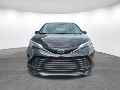 2025 Toyota Sienna LE