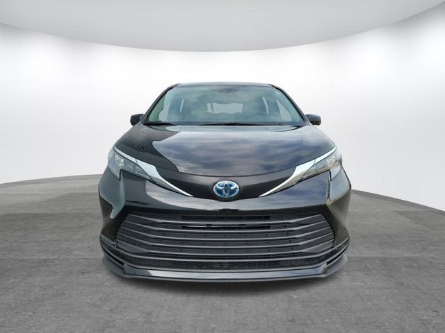 2025 Toyota Sienna LE