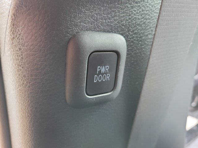 2025 Toyota Sienna LE