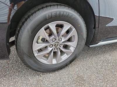 2025 Toyota Sienna LE