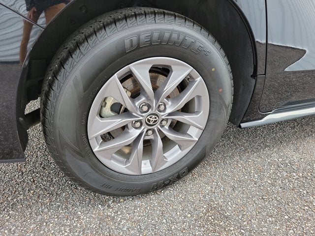 2025 Toyota Sienna LE