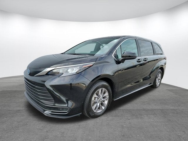 2025 Toyota Sienna LE