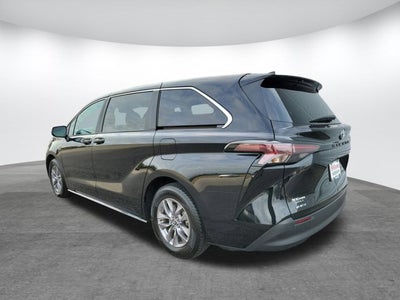 2025 Toyota Sienna LE