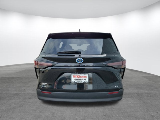 2025 Toyota Sienna LE