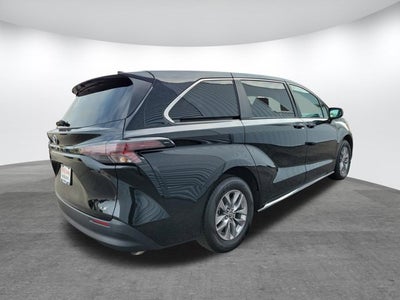 2025 Toyota Sienna LE