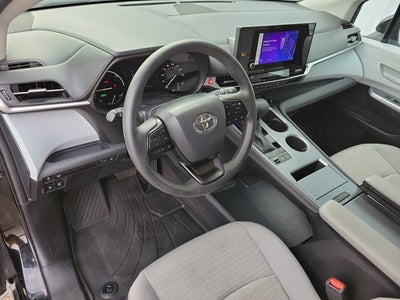 2025 Toyota Sienna LE