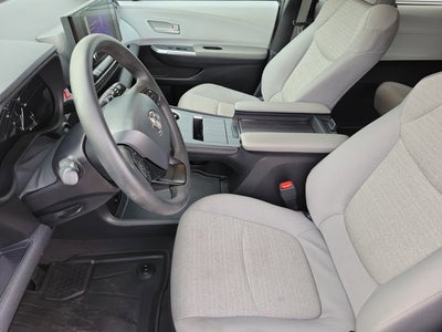 2025 Toyota Sienna LE